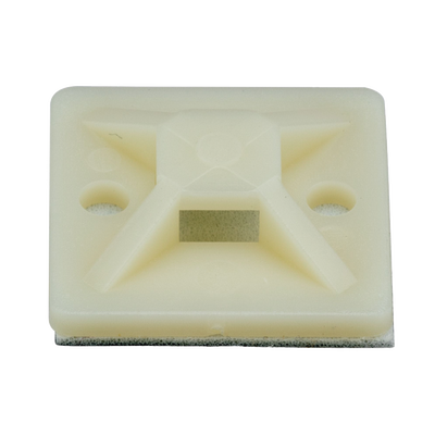Montaje-Sujetador Adhesivo STRONGHOLD de 4 Vías de 1" x 1" x 1/4", Color Natural,  Nylon 6.6 Retardante de Llamas V-2, Paquete de 100pz